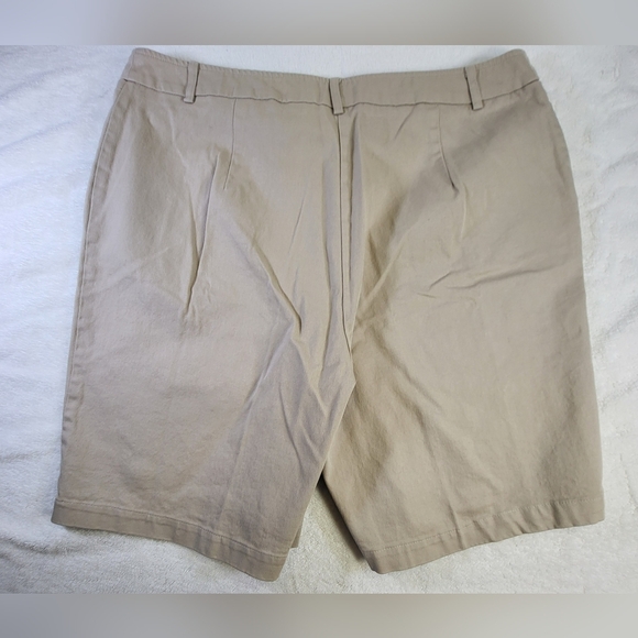 TRIBELLA Tan Bermuda Shorts - Size 18 - Picture 3 of 5
